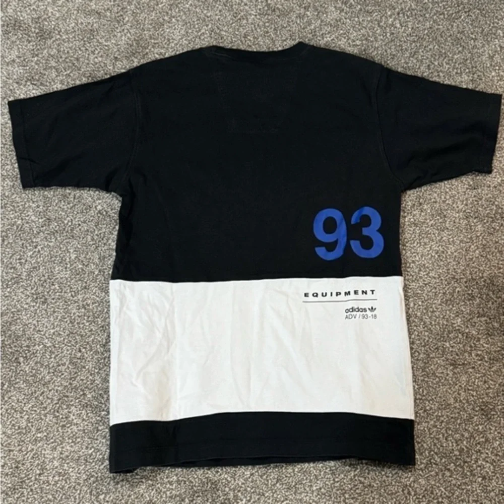 Adidas Men’s EQT Colorblock T-Shirt Graphite White | Size‎ Medium - Picture 5 of 8